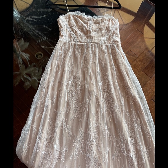 Embroidered Lace Maxi Dress - Picture 11 of 12